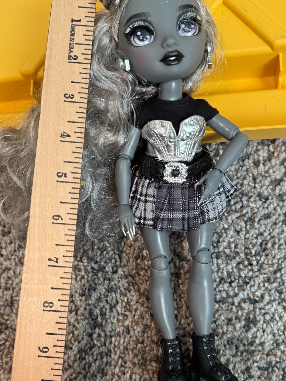 Rainbow High Special Edition Madison Twins Shadow Luna Gray Fashion Doll - Picture 6 of 12